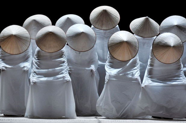 ‘Ervaar daar hier Theater’ - ‘Drought and Rain’ van Ea Sola (Vietnam)